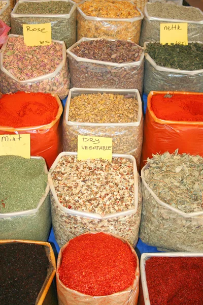 Turkish spice bazaar in istanbul — Stock Photo, Image