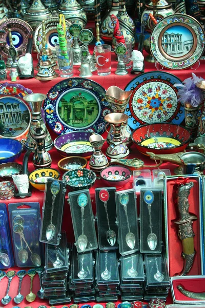 Lembranças de cerâmica no bazar — Fotografia de Stock