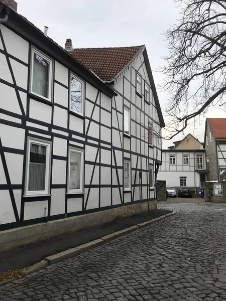 Rua Histórica Goslar Alemanha Beco Paralelepípedos Entre Casas Medievais Meia — Fotografia de Stock