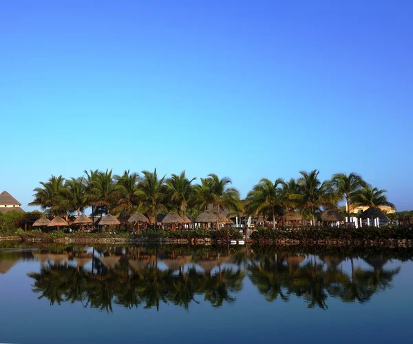 Reflexão na água — Fotografia de Stock