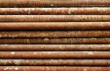 Borular bir yığındaki koyulur