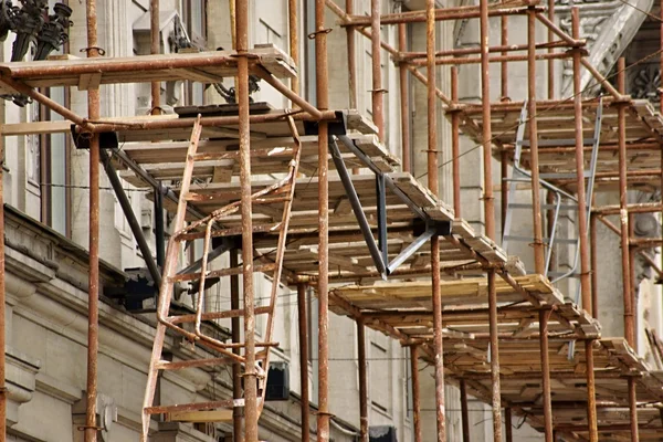 Réparation d'une façade du bâtiment — Photo