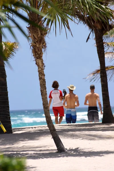 Three go to the sea — Stock Photo, Image