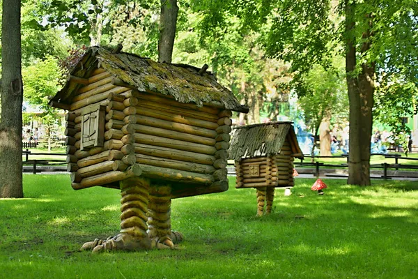 fantastik hut tavuk ayağı üzerinde