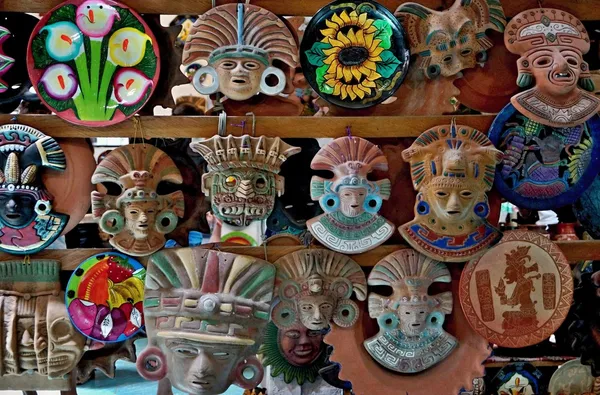 Figurinas e máscaras de tribos indianas — Fotografia de Stock