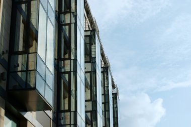 Bina parça gökyüzü