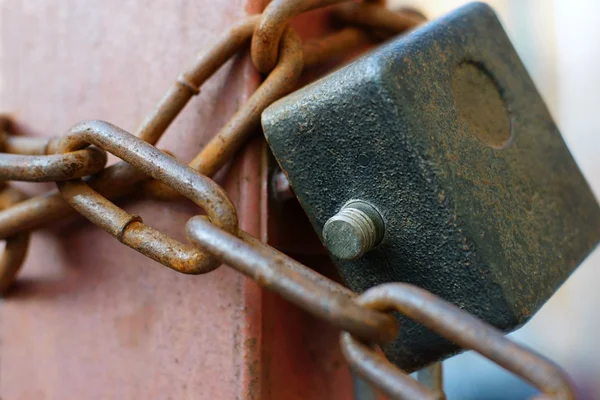 The hinged lock with a chain — Stock Photo, Image