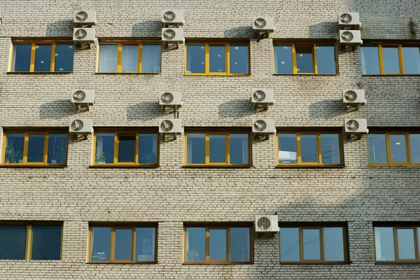 eski tuğla bina cephe