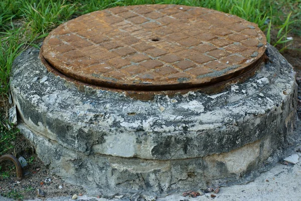 Kanalizasyon eski kapağı