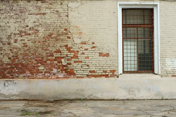 Finestra su un muro del vecchio edificio — Foto Stock