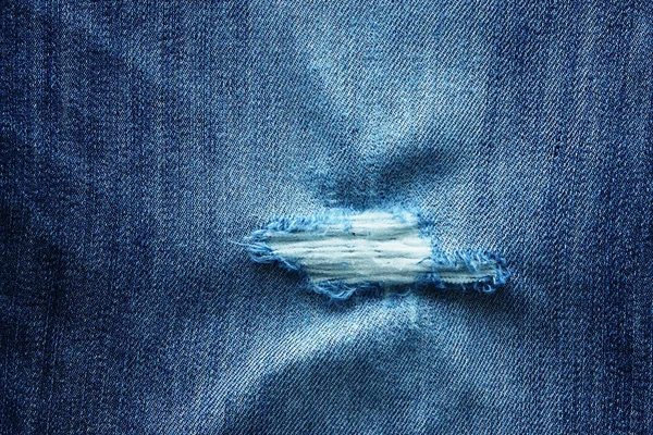Doku sildi, buruşuk ve yırtık kot pantolon — Stok fotoğraf