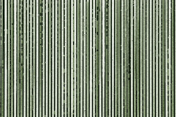 Полоски из мыла на зеленом фоне — стоковое фото