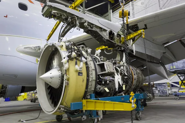 Aircraft Engine on wing during maintenance — Stock Photo, Image