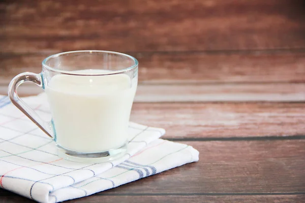 Bebida Leche Blanca Una Taza Vidrio —  Fotos de Stock