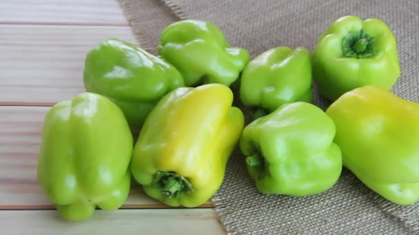 Přírodní Čerstvé Plody Zelené Papriky — Stock video