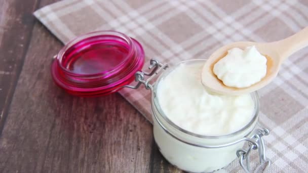 Biały Fermentowany Jogurt Mleczny Szklanej Misce — Wideo stockowe
