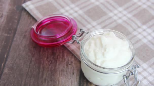 Biały Fermentowany Jogurt Mleczny Szklanej Misce — Wideo stockowe
