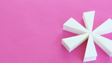 Krem sürmek için beyaz köpük kozmetik süngerler
