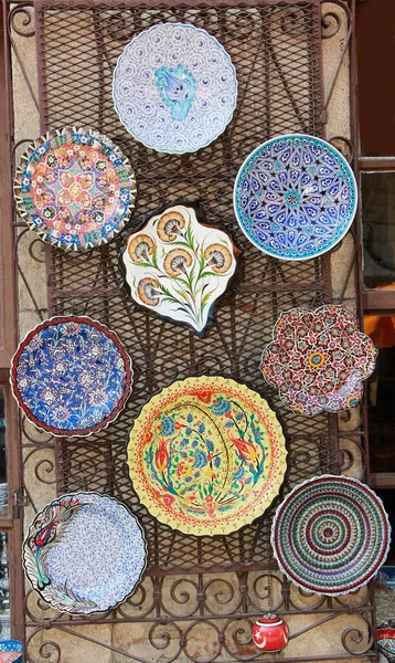 Antalya Turchia Settembre 2021 Piatti Rotondi Con Ornamenti Orientali Colorati — Foto Stock
