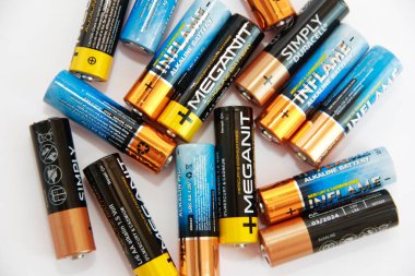 Antalya, Türkiye, 24 Kasım 2021. Bir elektrik kaynağı için silindirik piller