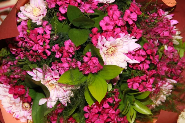 Όμορφο Μπουκέτο Από Ροζ Λουλούδια — Φωτογραφία Αρχείου