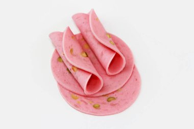 İnce dilimlenmiş et sosisi parçaları