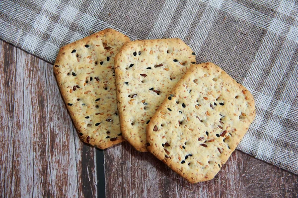 用黄瓜籽和藜籽做的饮食饼干 — 图库照片