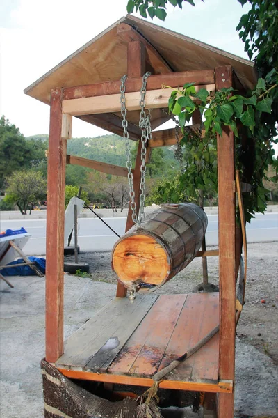 Old Turkish Oriental Wooden Container Barrel Whipping Ayran — Stockfoto