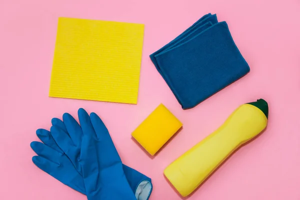 Household Cleaning Supplies Yellow Blue Rag Foam Sponge Rubber Gloves — Zdjęcie stockowe
