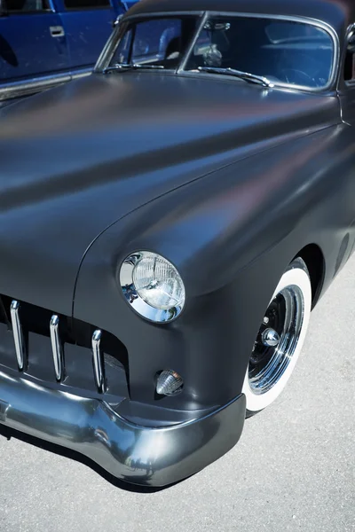 Carro clássico americano, vista frontal — Fotografia de Stock