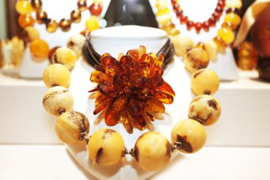 Baltık amber taşı