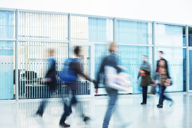 insanlar acele koridordan Hareket Bulanıklığı