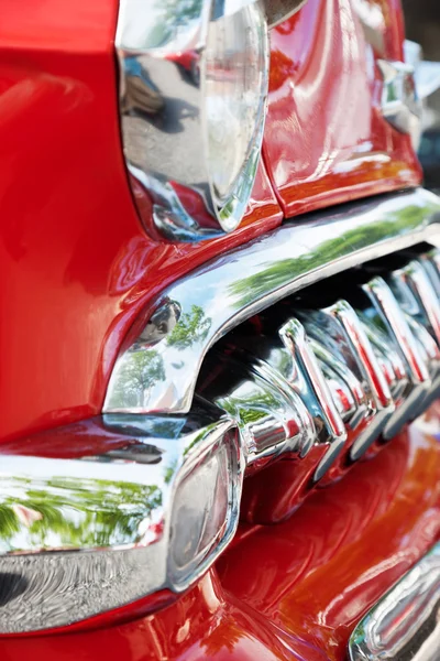 Detalhe frontal de um carro antigo — Fotografia de Stock