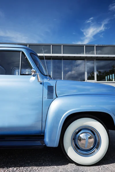 Вид збоку Американський класичний автомобіль — стокове фото