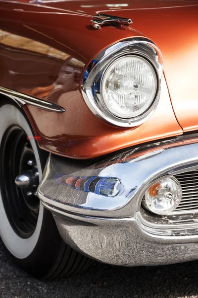 Vintage αμερικανικό αυτοκίνητο λεπτομέρεια μπροστά — Φωτογραφία Αρχείου