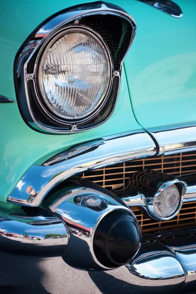 Vintage αμερικανικό αυτοκίνητο λεπτομέρεια μπροστά — Φωτογραφία Αρχείου