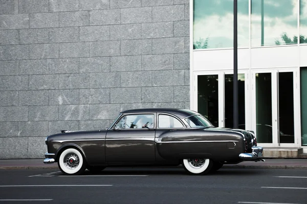 Moving American Vintage Car on Street — Stock Photo, Image