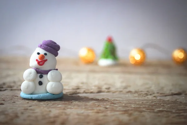 Decoración Navidad Una Figura Miniatura Muñeco Nieve Azúcar Polvo Con —  Fotos de Stock