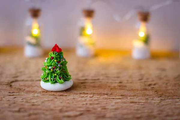 Decoración Navidad Figuras Miniatura Azúcar Polvo Árbol Navidad Una Tabla —  Fotos de Stock