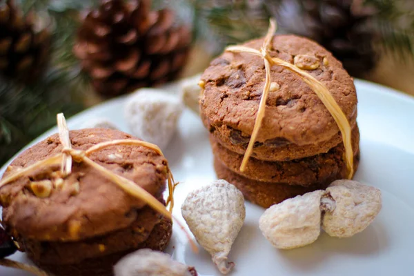 Motivos Navideños Deliciosas Galletas Para Santa Encuentra Plato Blanco Fondo —  Fotos de Stock