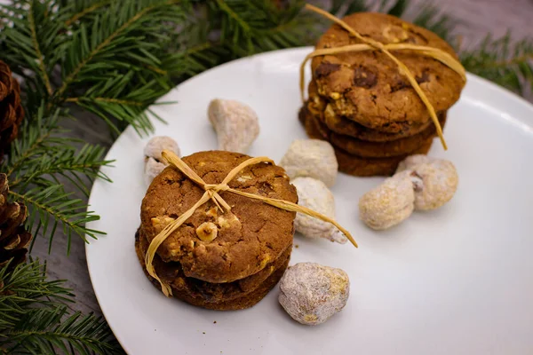 Motivos Navideños Deliciosas Galletas Para Santa Encuentra Plato Blanco Fondo —  Fotos de Stock