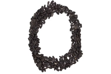 Latin alfabesinin harfleri ayçiçeği tohumlarıyla dizilmiştir. O harfi