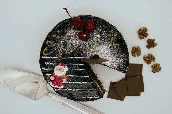 Deliziosa Torta Cioccolato Con Babbo Natale Con Noci Decorazioni Natalizie — Foto Stock