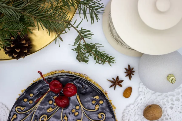 Finom Csokoládé Torta Mikulás Dióval Karácsonyi Dekoráció — Stock Fotó