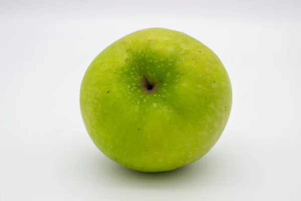 Een Groene Appel Witte Achtergrond Geïsoleerd Beeld — Stockfoto