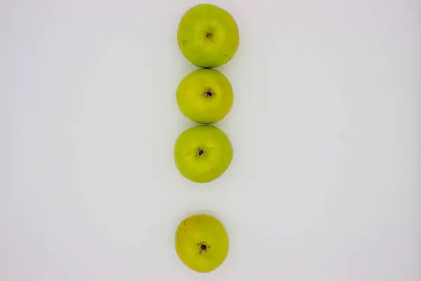 Gröna Äpplen Vit Bakgrund Isolerad Bild — Stockfoto