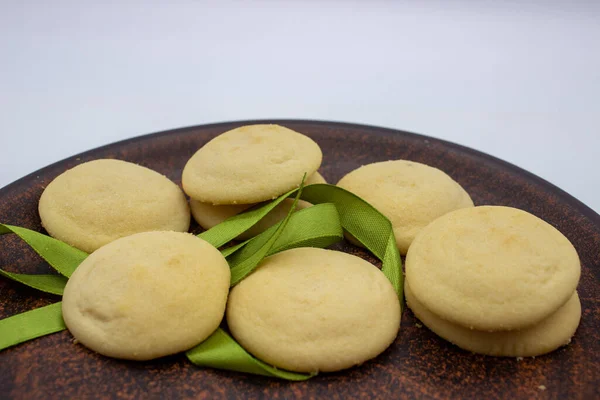 Quelques Morceaux Biscuits Citron Avec Garniture Crème Sur Plaque Brune — Photo