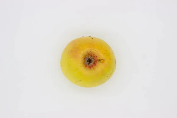 Ein Gelber Apfel Auf Weißem Hintergrund Isoliertes Bild — Stockfoto