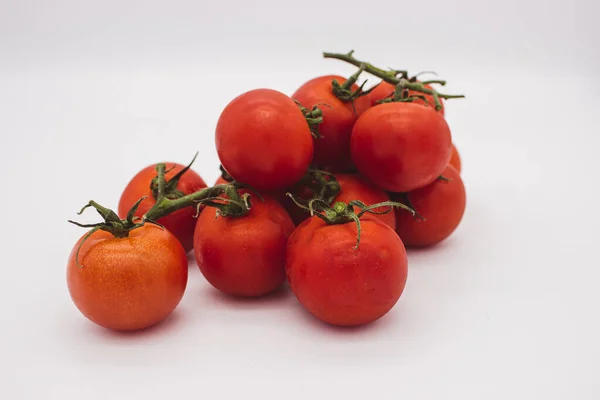 Tomates Cereja Suporte Ramo Fundo Branco Imagem Isolada — Fotografia de Stock