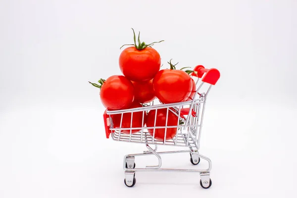 Tomates Cesta Metal Fundo Branco Imagem Isolada — Fotografia de Stock